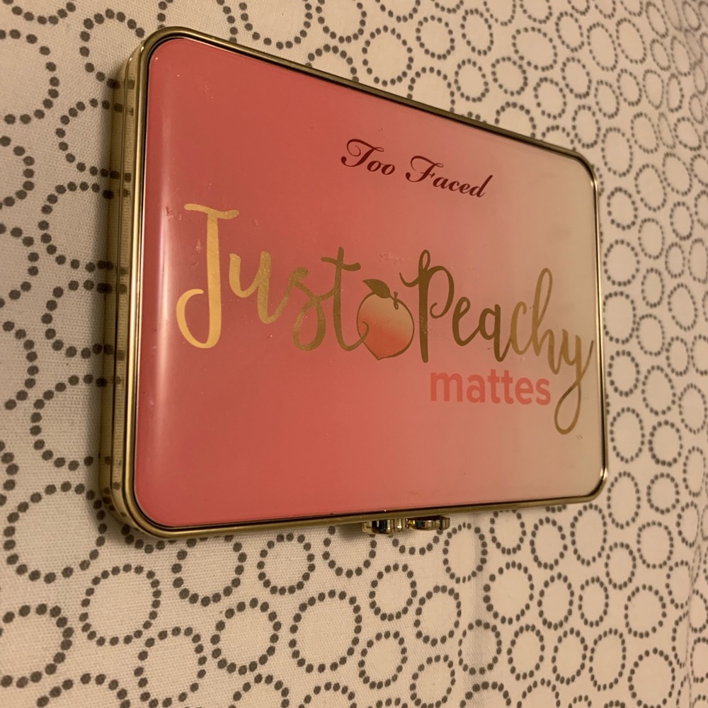 Too Faced just peachy 🍑Mattes